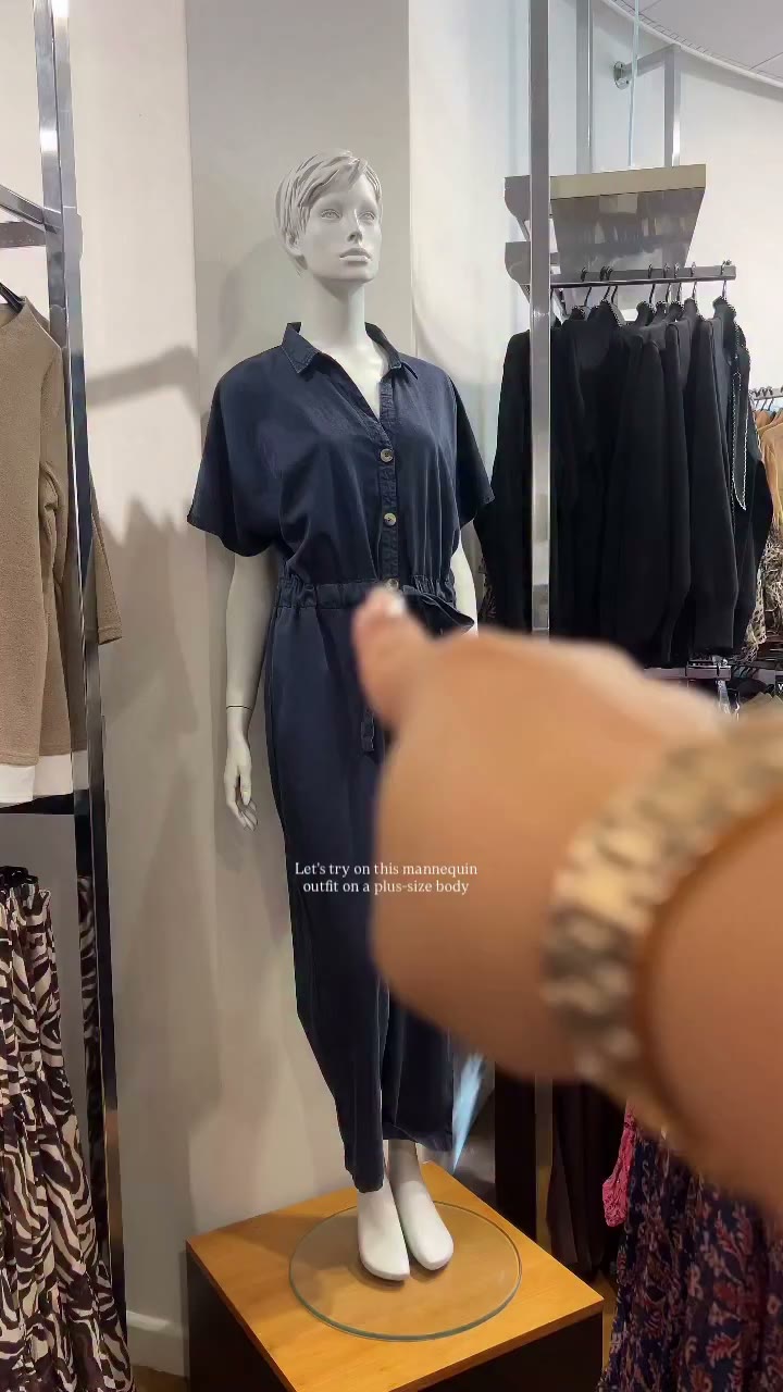Mannequin outfit on a plus size body… Protect the bladder at all times 🤣 Can…