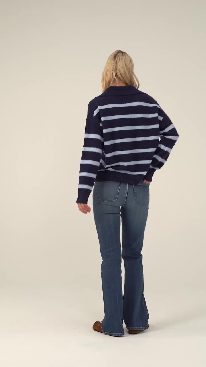 Getting dressed is easy with the right v-neck knit 💙