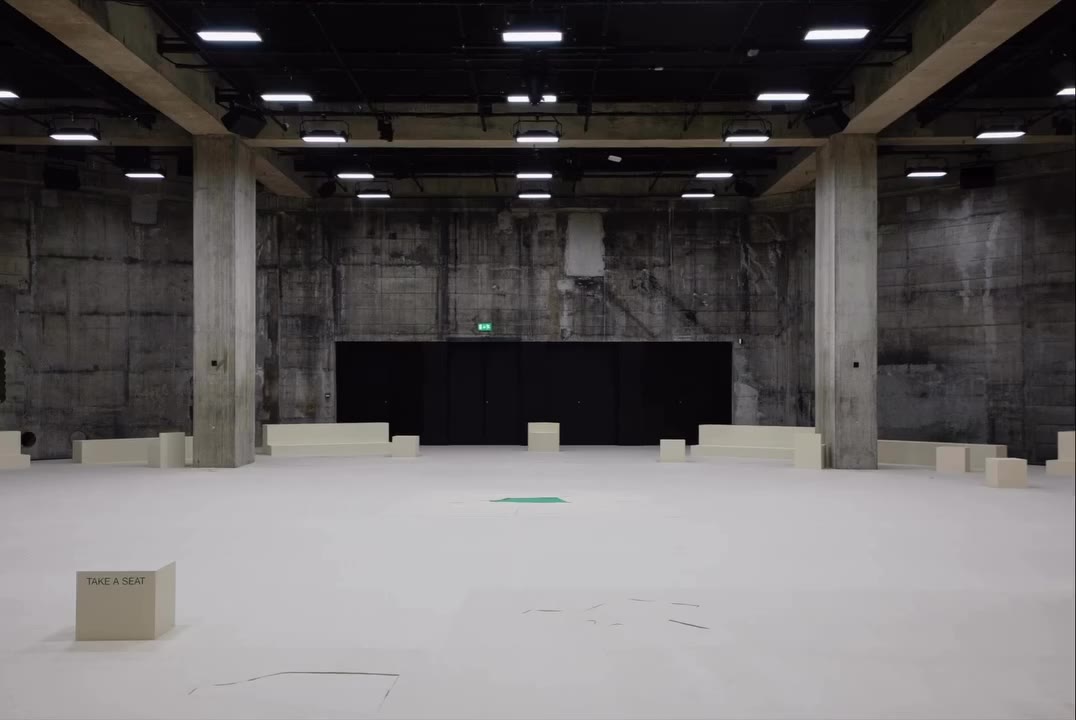 (SDV)’s scenography for HOMME PLISSÉ ISSEY MIYAKE @hommeplisse_isseymiyake…