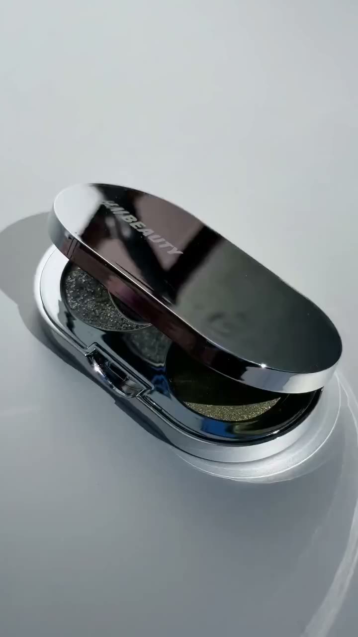 The eye duo we'll be wearing all season. #HMBeauty