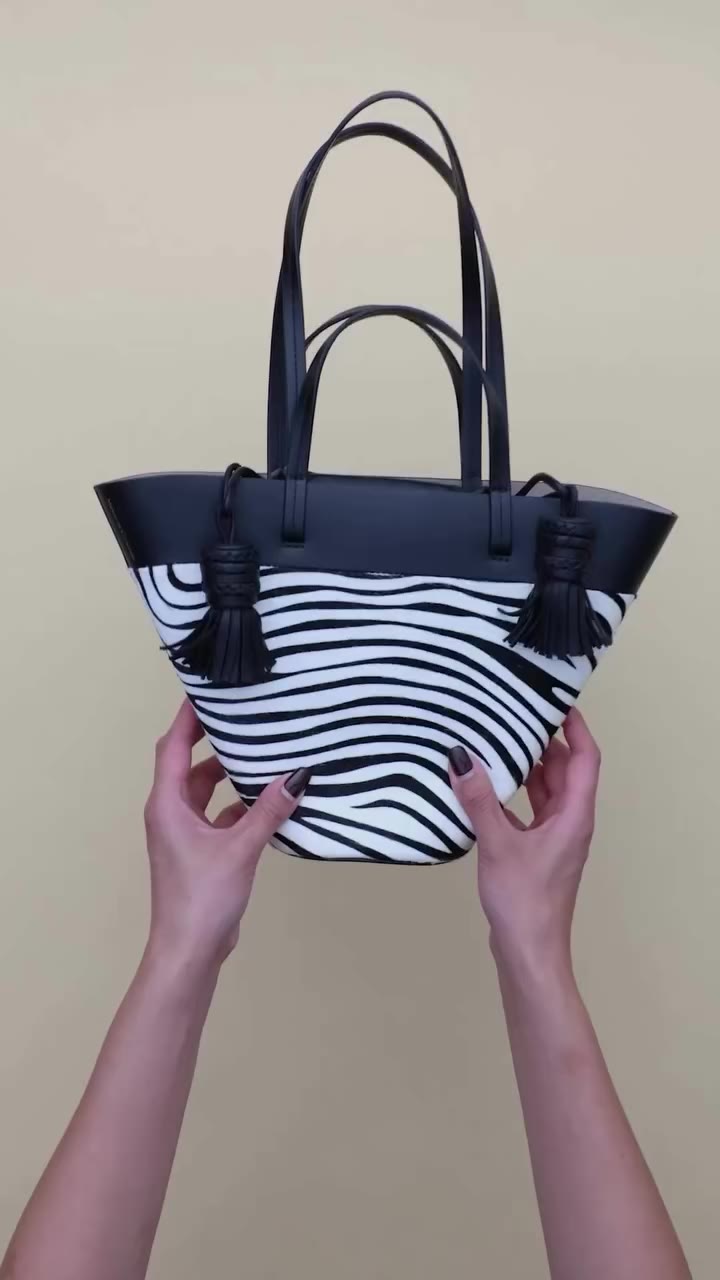 . Bateau tote petit シンプルで普遍的な佇まいのバトートート スエードを貼り合わせた上質な素材感と、 驚くほどの軽さが魅力です。…