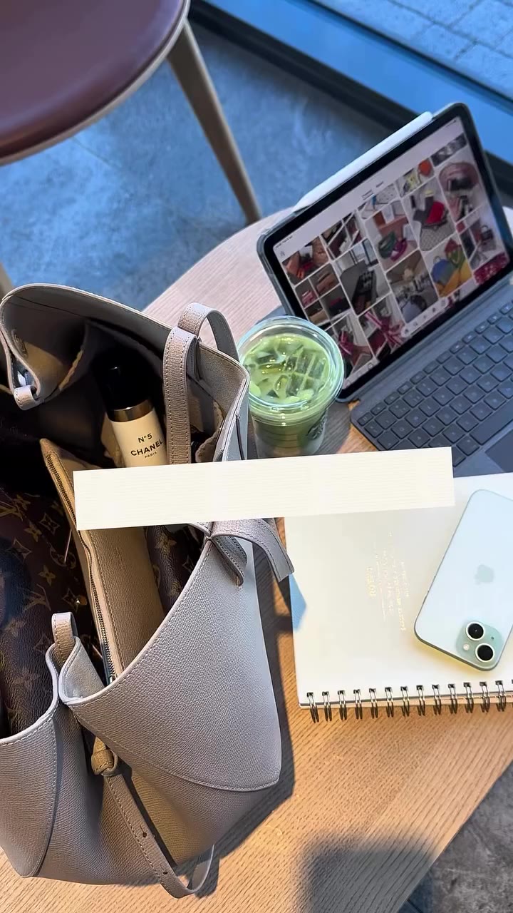 Solo coffee dates, but make it organised ☕️👜✨ It’s the little things that…