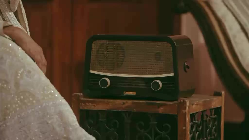Jo cheezein dil ke kareeb hoti hain, unhe waqt se nahi, ehteraam se sambhala…