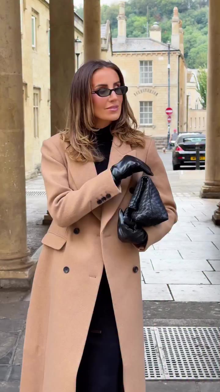 Meet the coats @georgia.louise1 has her eye on this season… #KarenMillen…