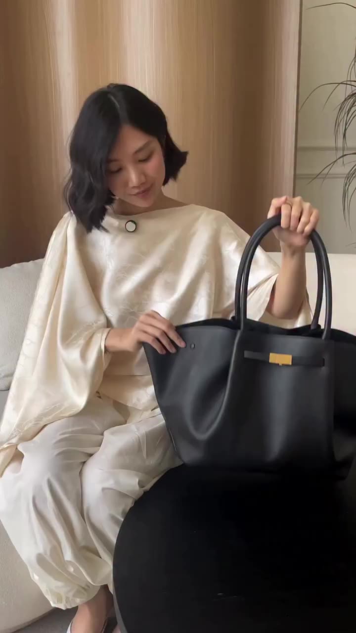 what’s in my bag: shoot day edition 🫶🏻 #whatsinmybag