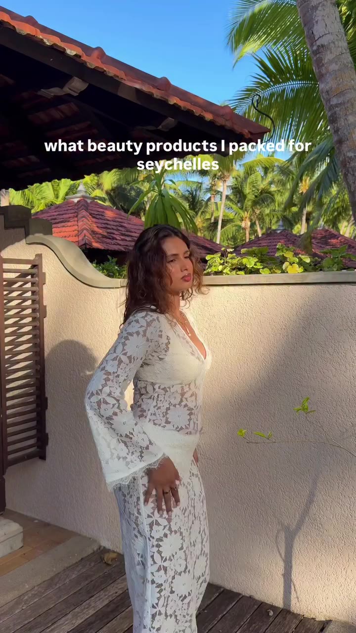 island girl and all her favourite products 🐚 wearing @beyond.in__