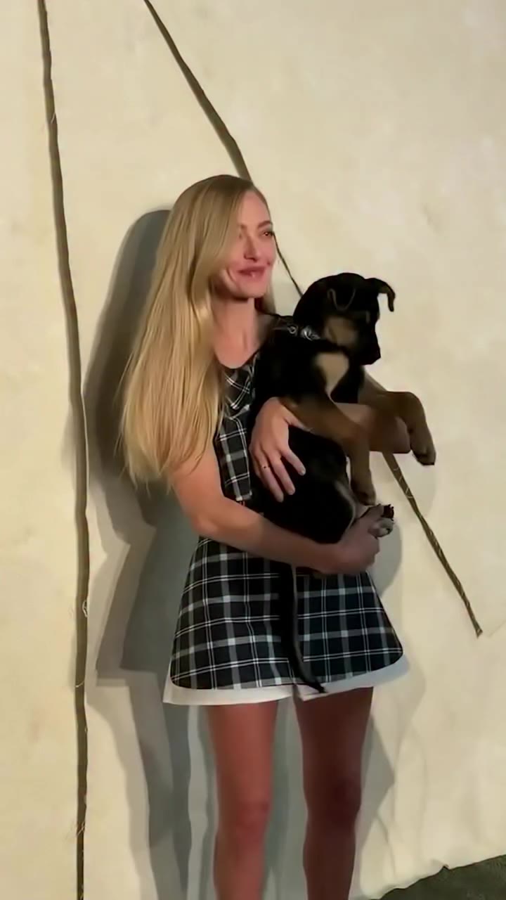 Zhiggie met Ziggy 🤍 Amanda Seyfried @mingey in ZHIGGIE, sharing the sweetest…
