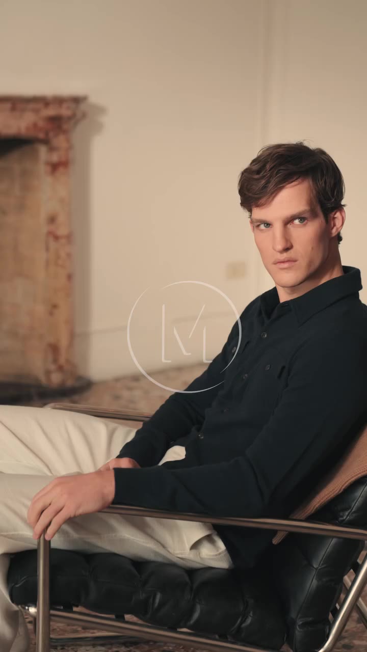 A shirt, reimagined in knitwear. Crafted in pure wool, this shirt combines the…