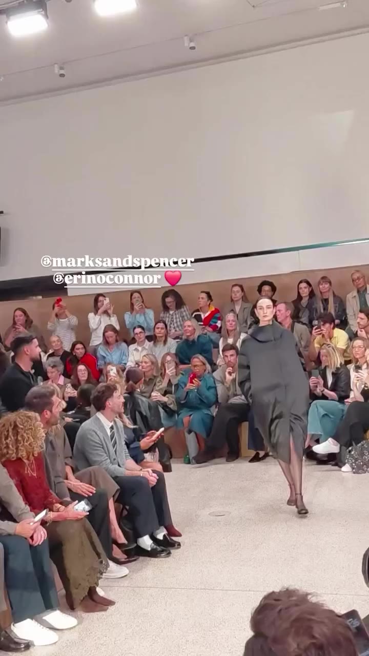 @marksandspencer 🖤🖤🖤🖤💫 #lfw A dream to return to my M&S roots…