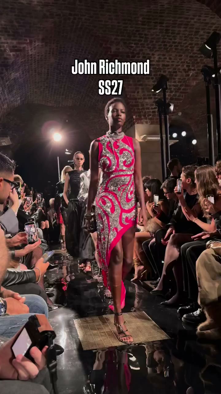 The final walk from #JohnRichmond’s SS27 show, presented during…