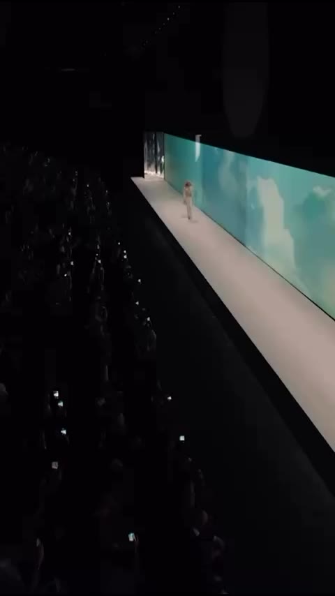 H&M LFW @HM unveiled its most elevated A/W 2026 collections at an immersive…