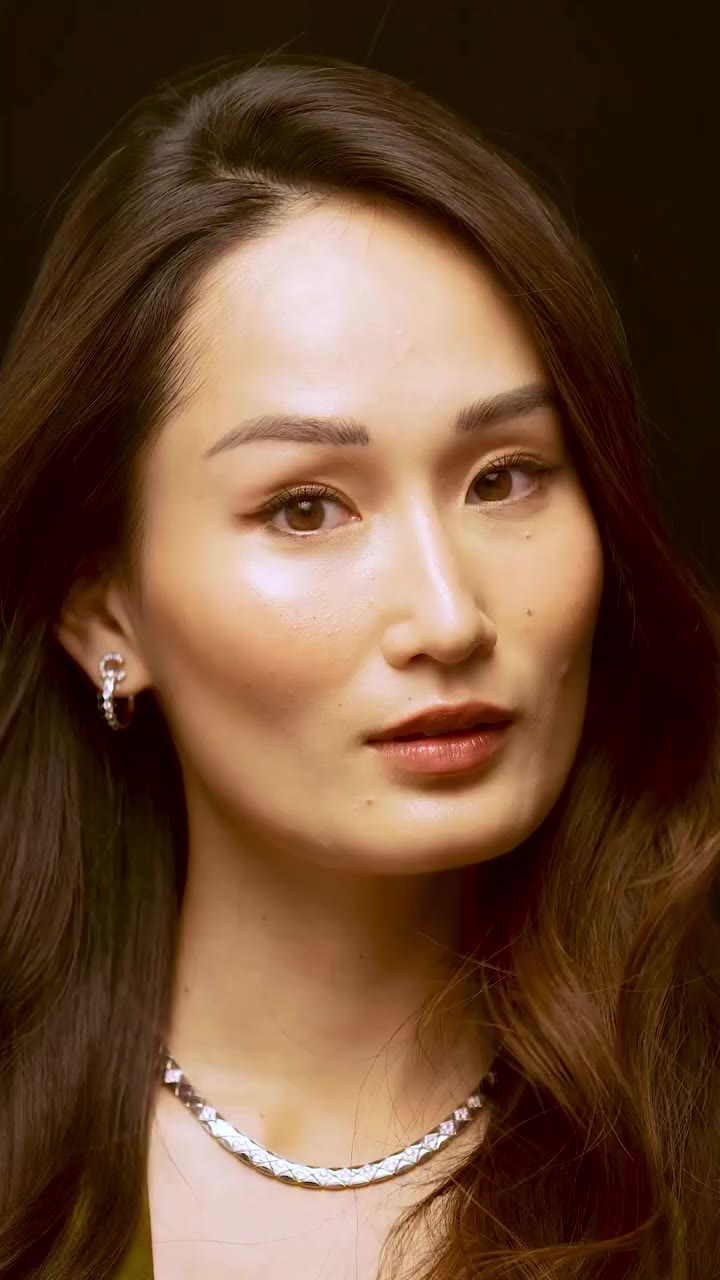 Flattering, flash-proof makeup. Makeup Artist @misha212 tight lines with STYLO…