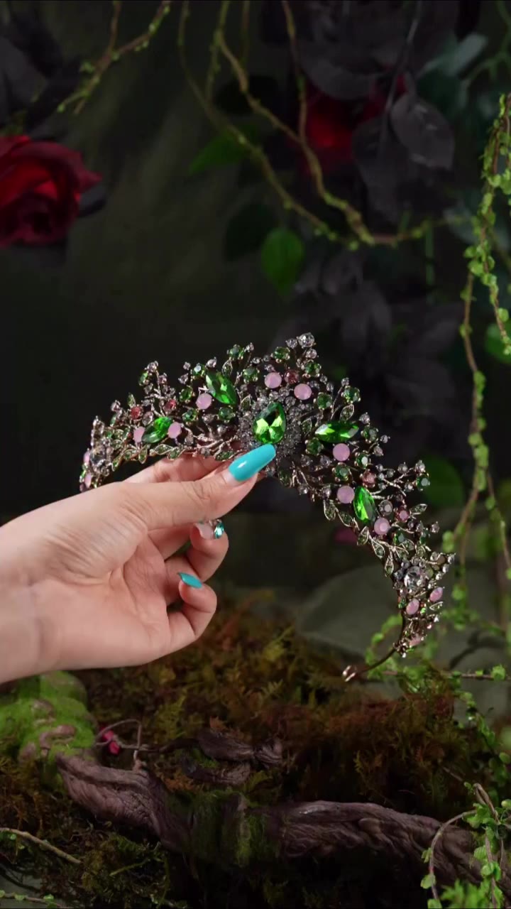 SV Wild Meadow Flower Crown Wild Meadow captures the effortless charm of…