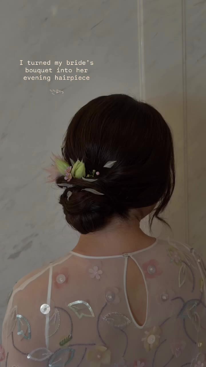 A little piece of her bouquet, carried into the evening 𓇢𓆸 I designed this…