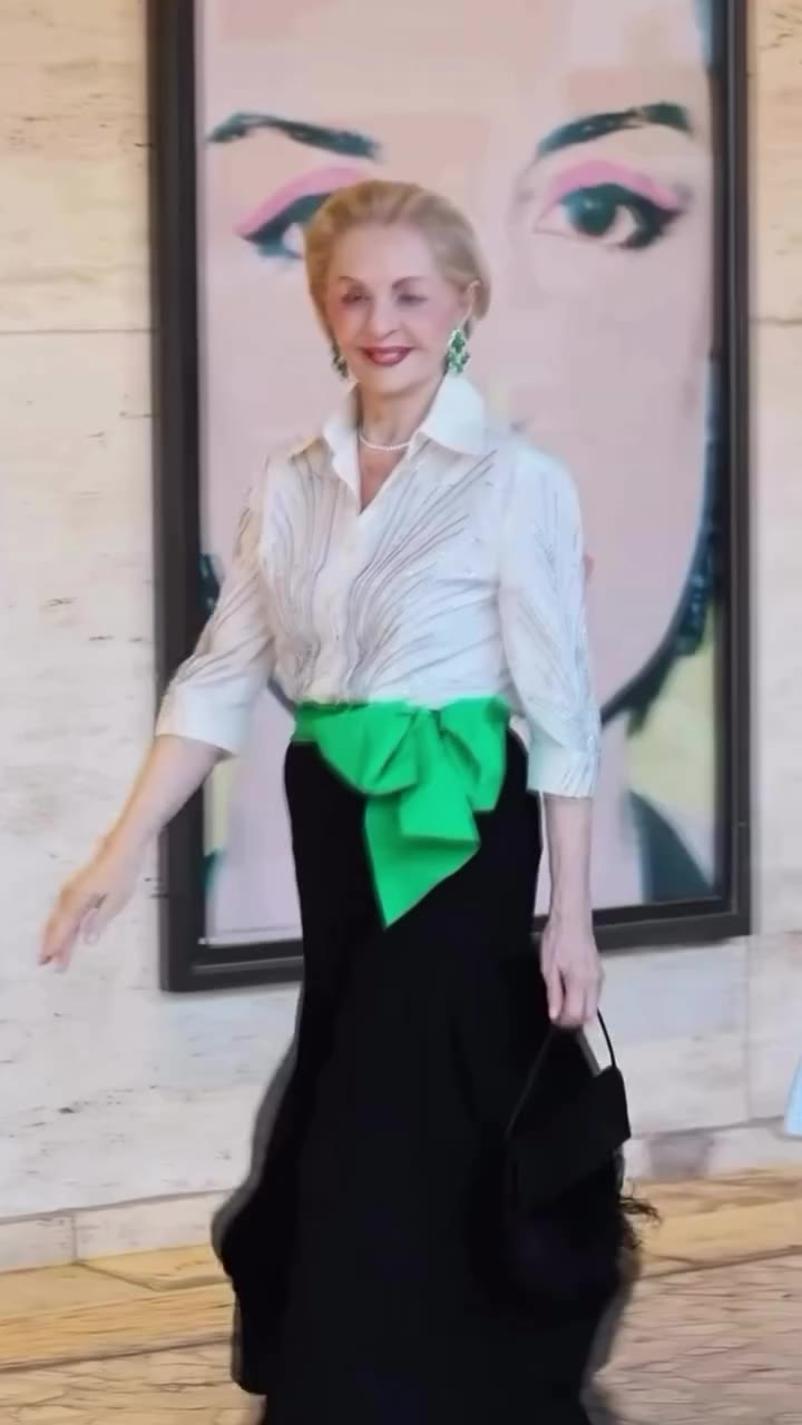 CAROLINA HERRERA: 45 ANOS DE ELEGÂNCIA EM NOVA YORK. Celebrar 45 anos de…