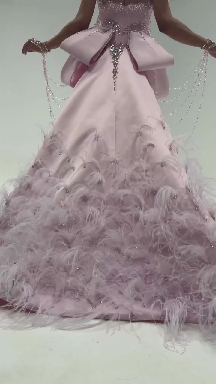 Miss international queen Venezuela @da_marquina winner Best evening Gown…