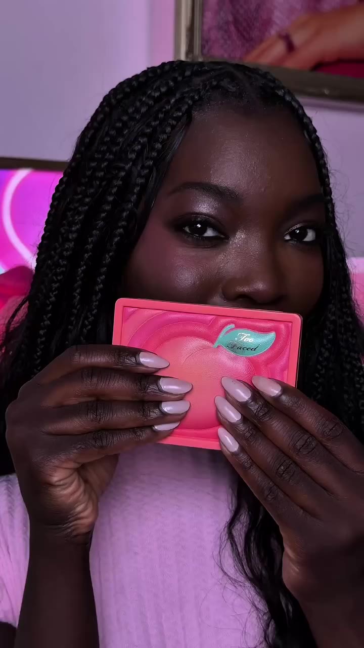 a gorg peachy eye look, courtesy of our NEW Sweet Peach Eye Shadow Palette!…