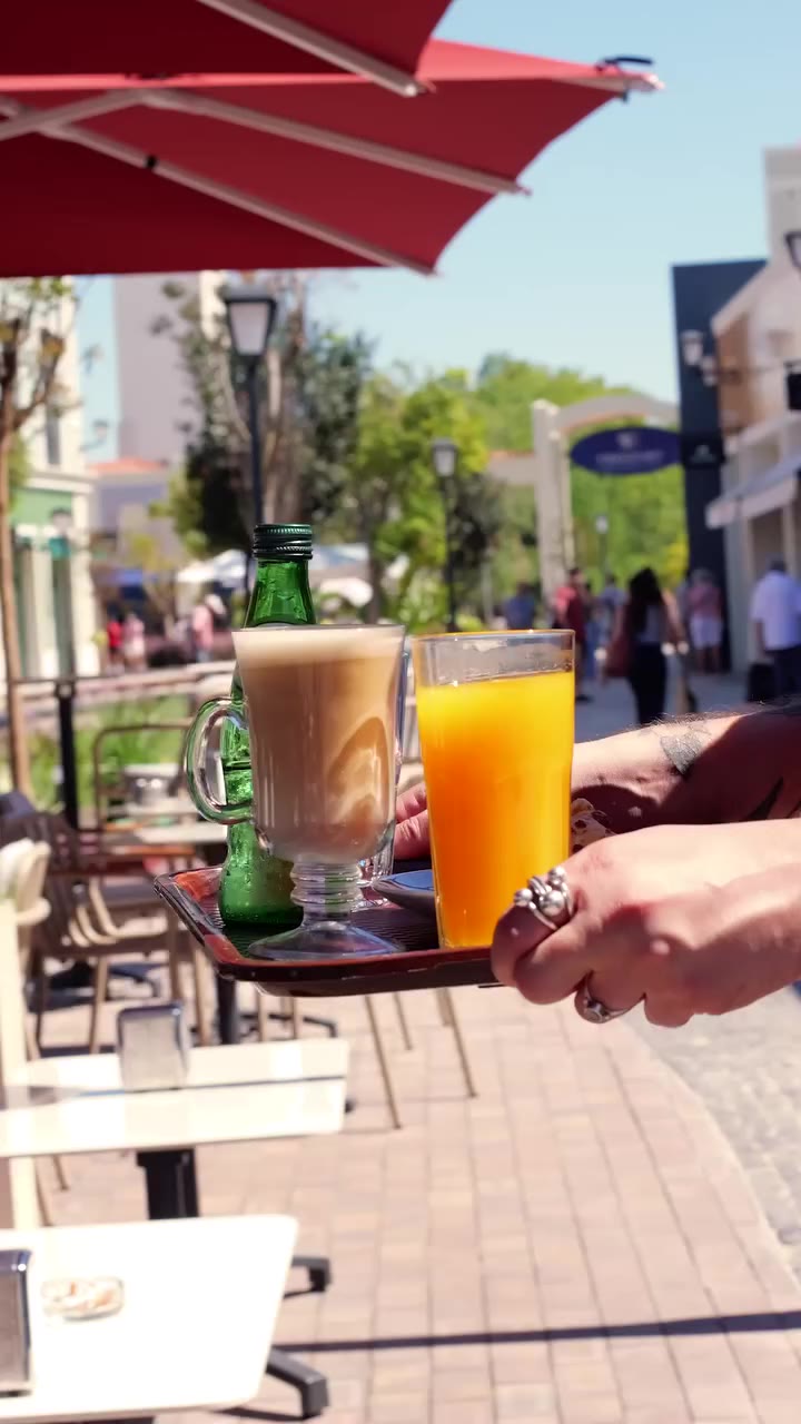 O café sabe ainda melhor quando há tempo para o aproveitar. A nova esplanada…