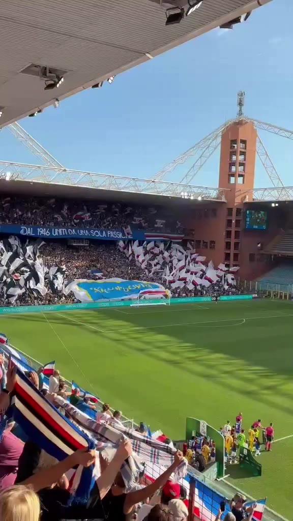 La coreografia della gradinata Sud per gli 80 anni della Sampdoria 😍