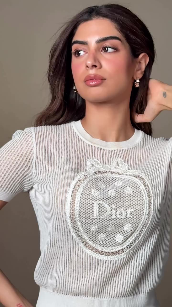 I am obsessed wh this Blurry , diffused and glazed lips and flushed skin…