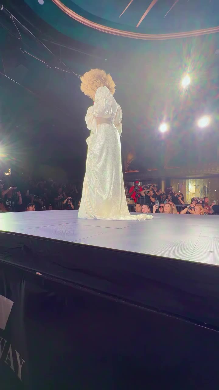 @ellenpiperdesigns as seen on the #runway @runway7fashion #nyfw…