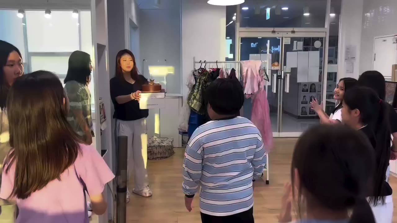 🎂✨ 마하의 생일, 플레이스타와 함께 친구들과 생일파티까지 함께한 특별한 하루💙 늘 무대에서 좋은 에너지를 보여주려고 열심히 하는…