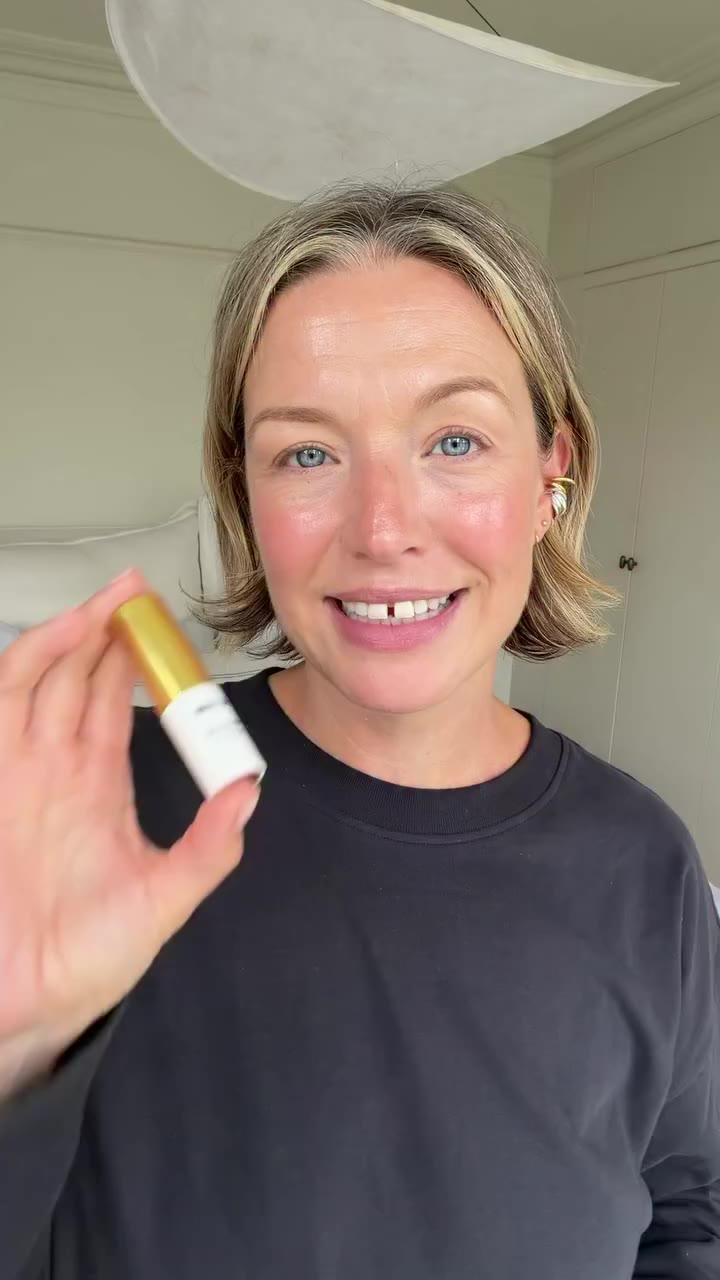 Bisou Balm Chocolat on muse @alexisforeman. Blurred lips, bare skin, ’90s…