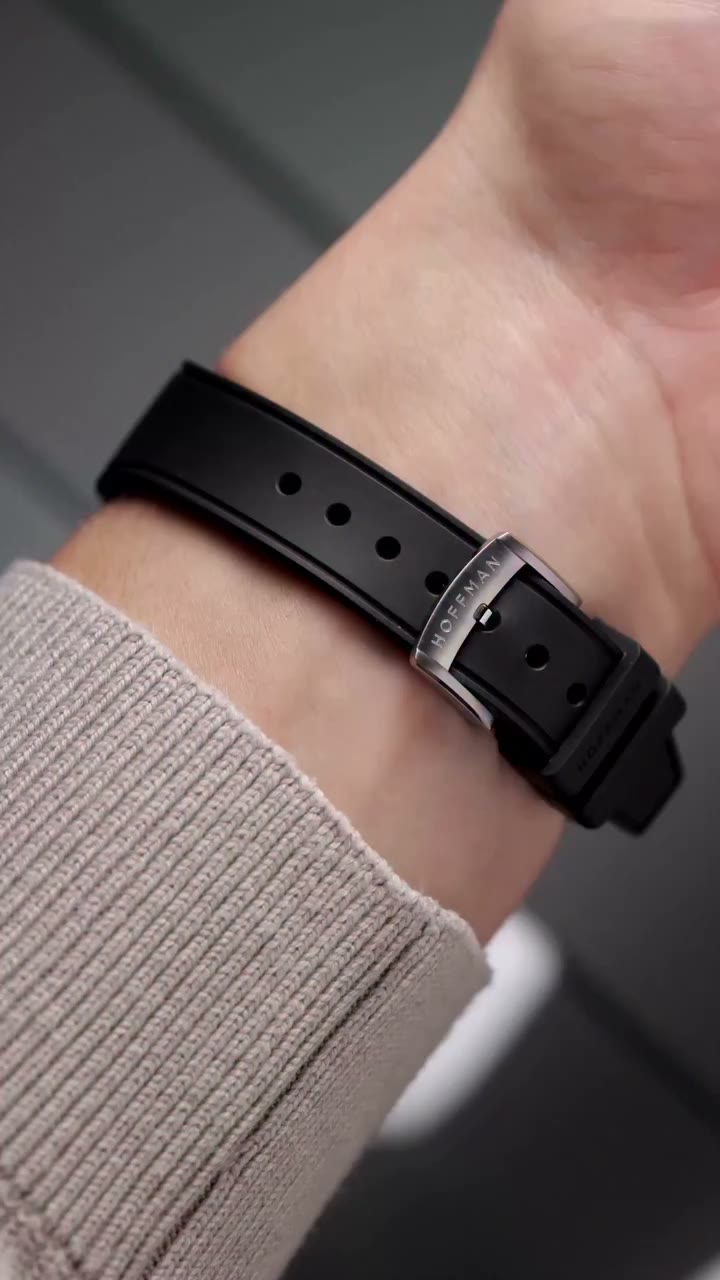 A little wrist action with the new Racing 40 Mechanical Graphite GCC. Limited…