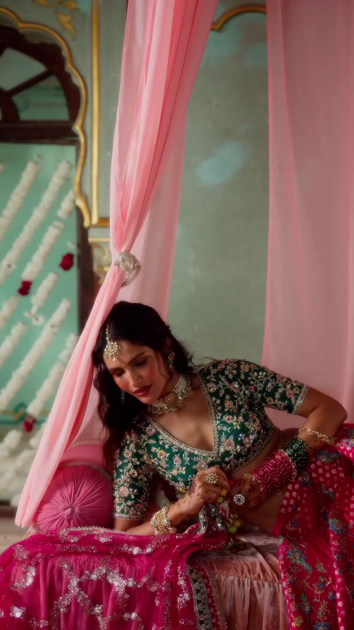 𝒩𝒶𝓋𝑒𝓁𝒾 — live now. As the festive lights rise, the artistry of India…