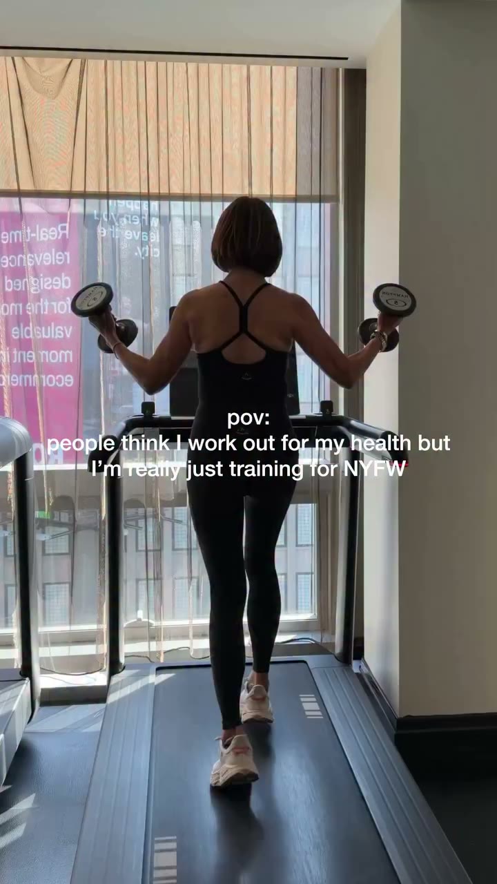just training for the party 💃 #nyfw #workoutroutine #thisis66 #party…