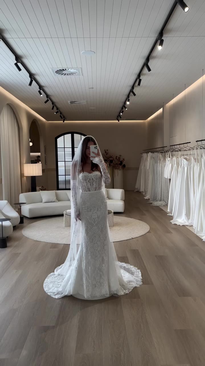 If you’re looking for a timeless yet modern gown… Meet Winnie 🤍 Crafted from…