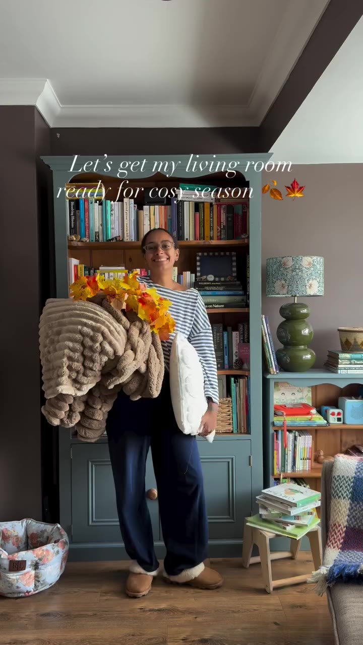 It's officially time to make your living room feel like autumn. 🍂🤎 Soft…