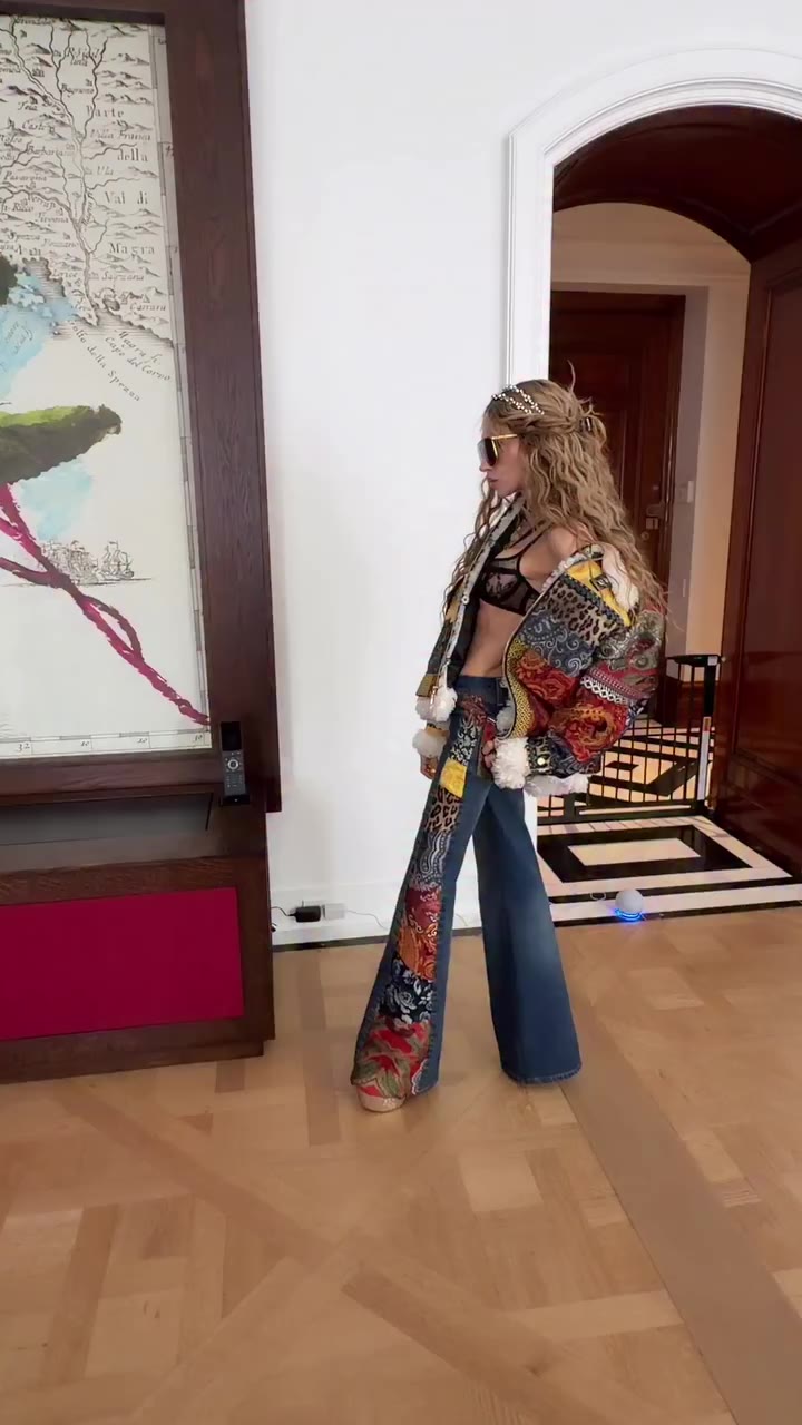 Cool Jeans, Hot Top… ❤️