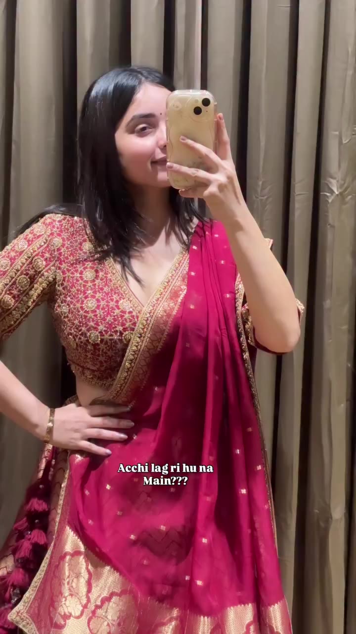 Sharmaun kya??? #réel #ᴇxᴘʟᴏʀᴇᴘᴀɢᴇ #relatable #lehnga #shoot