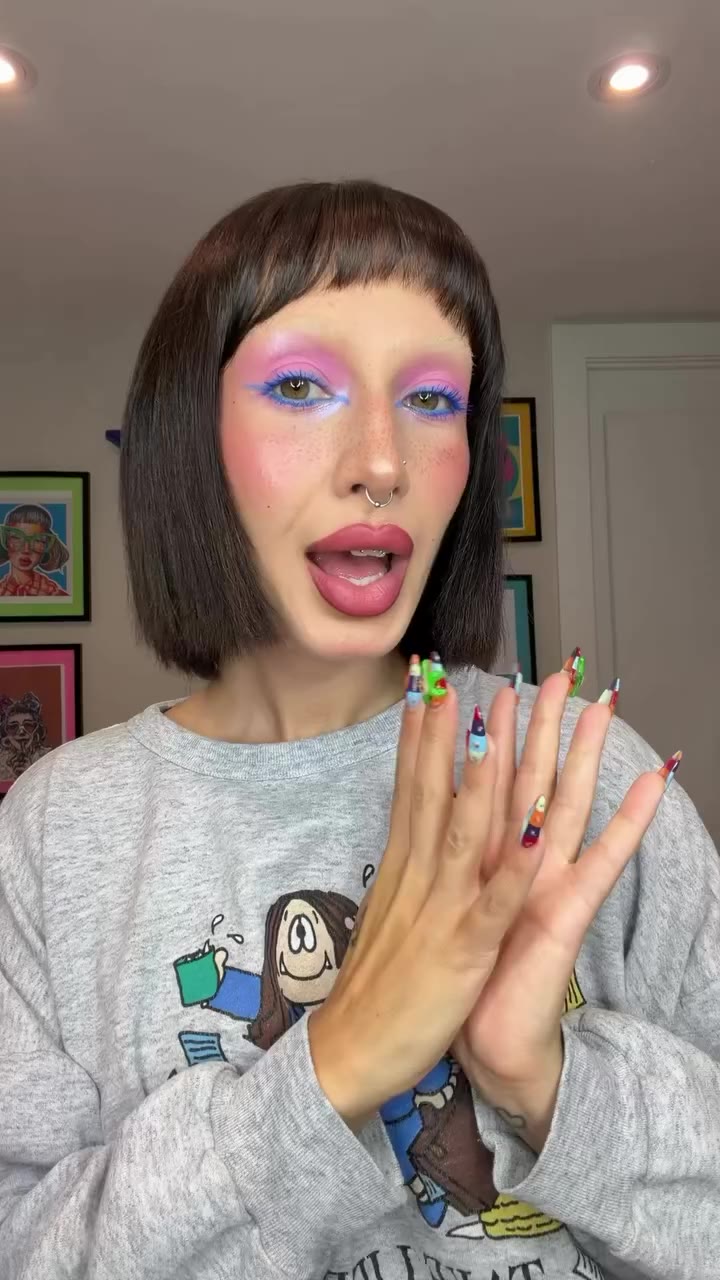 It’s football season but I just came to pull a loook💅🏻🏈🤪 Outfit: Cape…