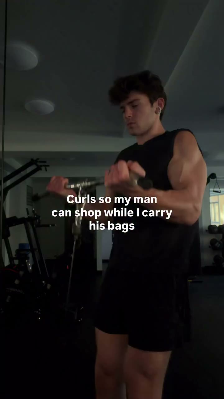 Doing my part #datingtipsformen #gym #arms #curls #fitness
