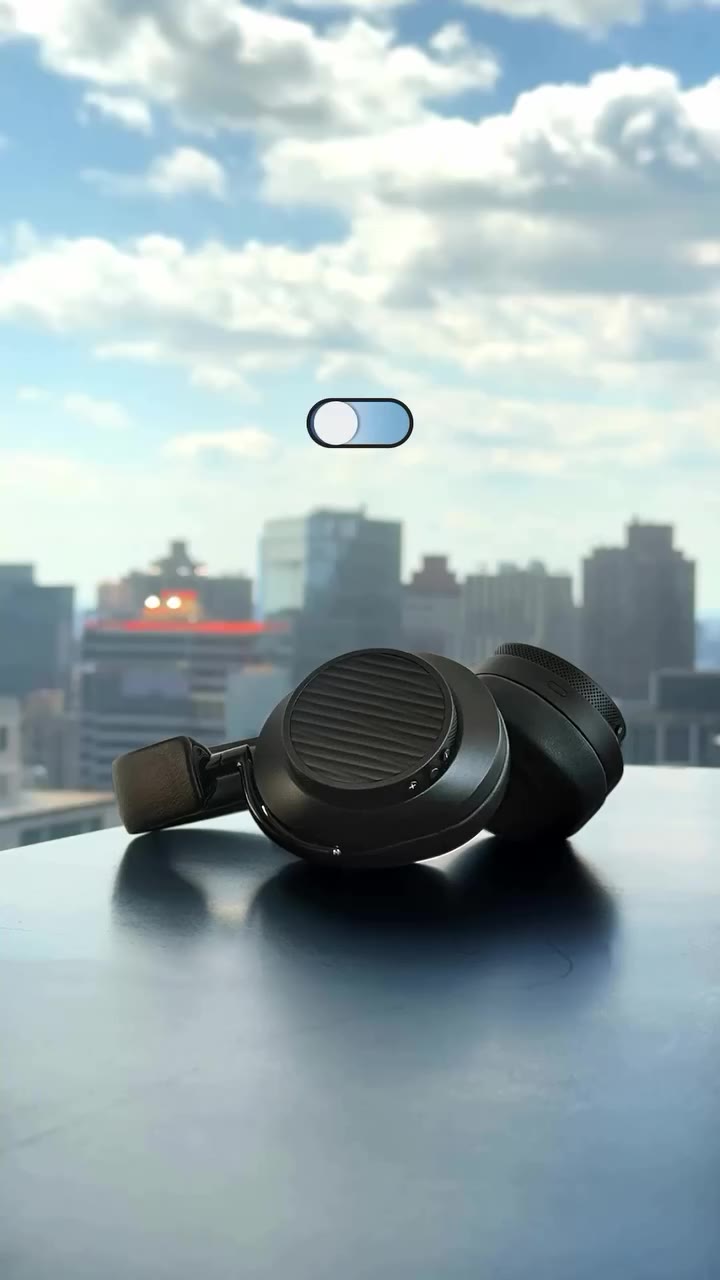 Shorter days. Longer listening. Tune it out with TUMI MW75 Active…
