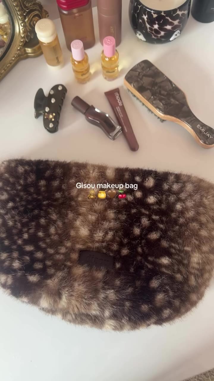 the cutest fall makeup bag from Gisou 🧸🍒🤎