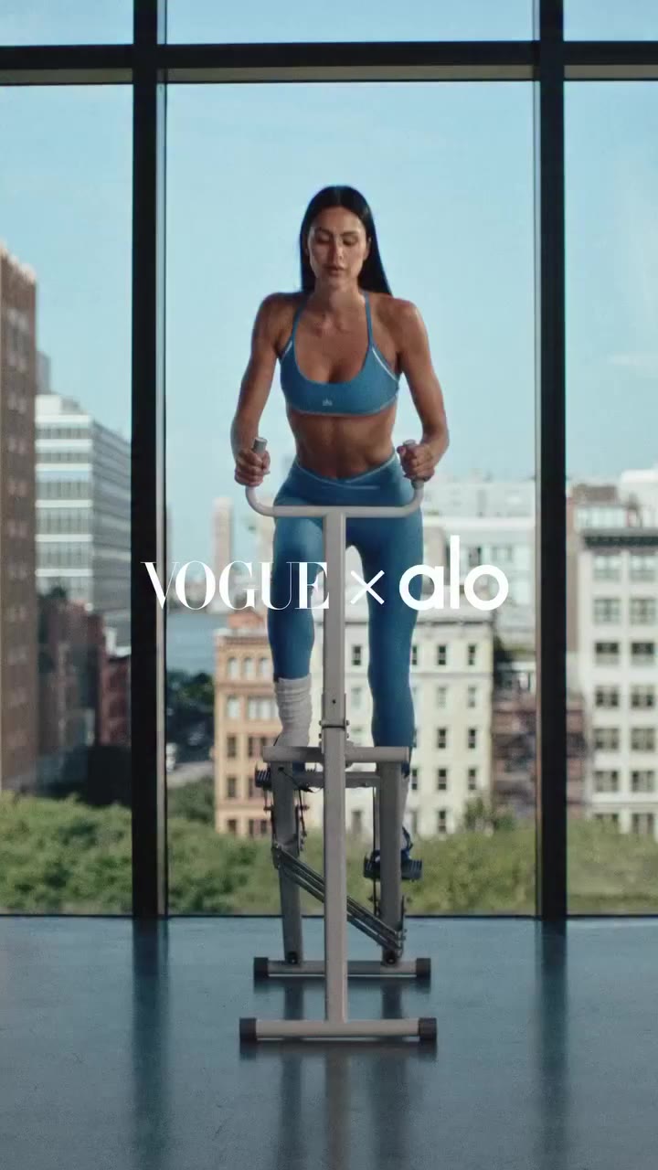 That voice in your head? Might be @LisaRinna 😼😹 @AmeliaGray carries the @Alo…