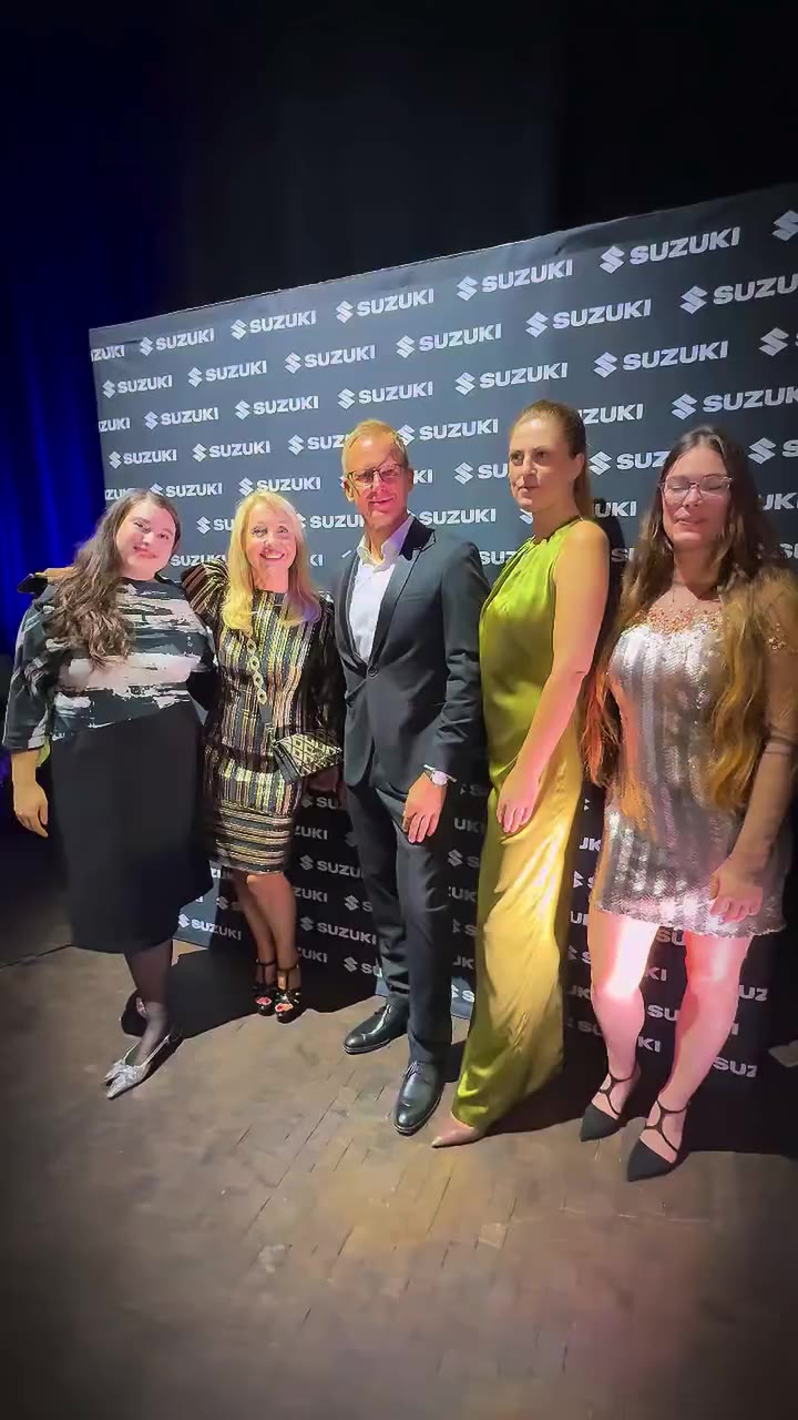 It’s a@suzuki_at party at #VFW26 tonight! Look! Fashion night’s designers…