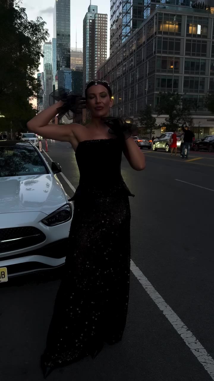 Hair: @tina_hairstylist_nyc Makeup: ________ Jewelry: @zoriagems Designer…