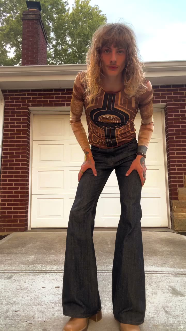 Channeling my inner Robert Plant with this fit 🤘🏻 •Pants: The Chain rider…