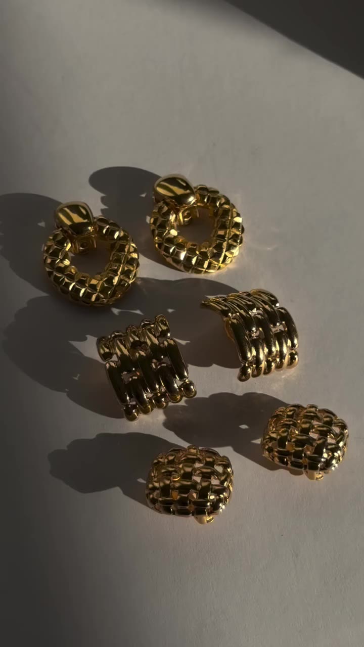 Discover Givenchy additions under $520 🤍 constantinavintage.com