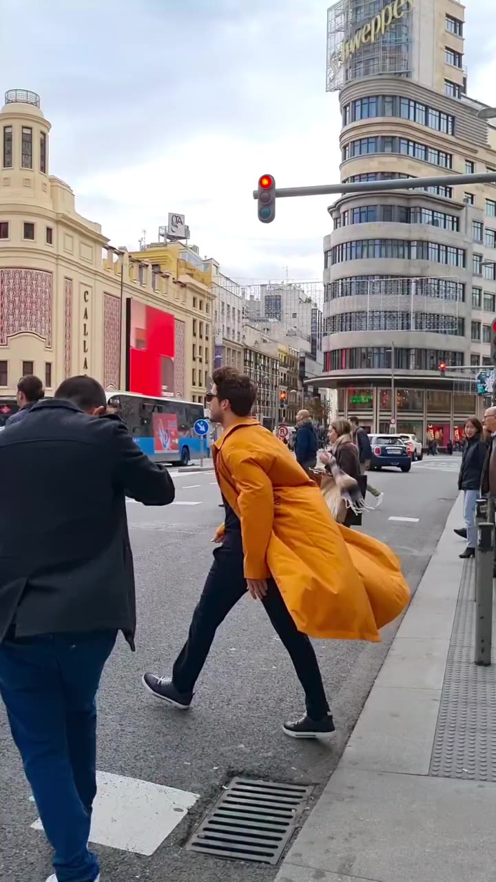 Carlitos!!! 🎂🎈✨ #bdayboy Pasear contigo por Gran Vía no es pasear, es toda…