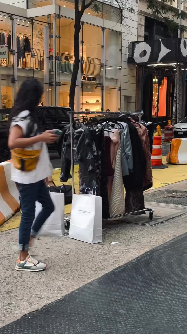 New York came for the fashion. Its people stole my heart. 🖤 - - #soho #nyc…