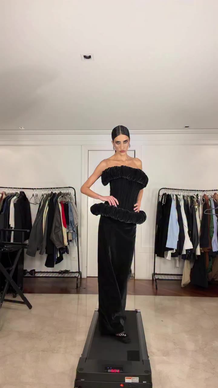 Olha quem Thai passando. Vestido: @chaouiche Beleza: @soutabatha