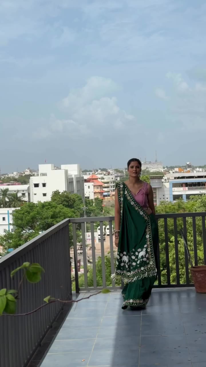 Saree on, confidence high — Komal owning the catwalk ✨😍 Outfit by …