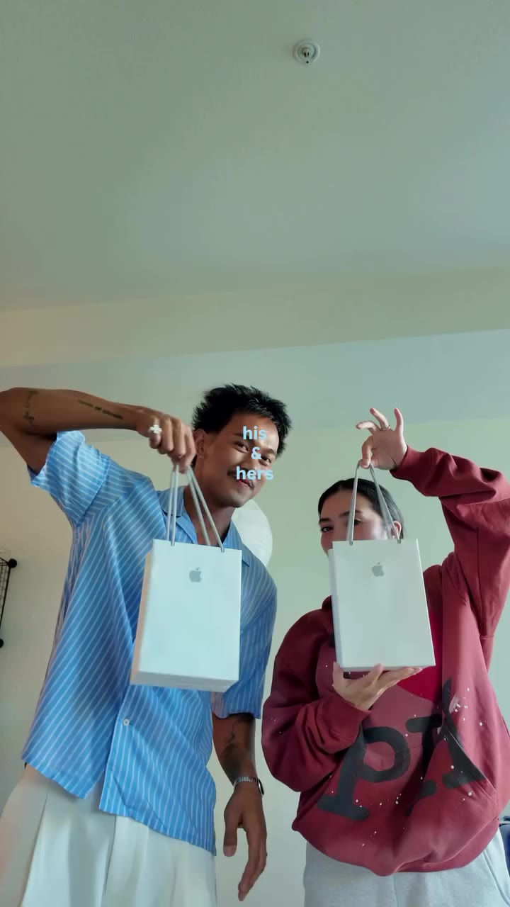 his & hers iPhones 💜🩶