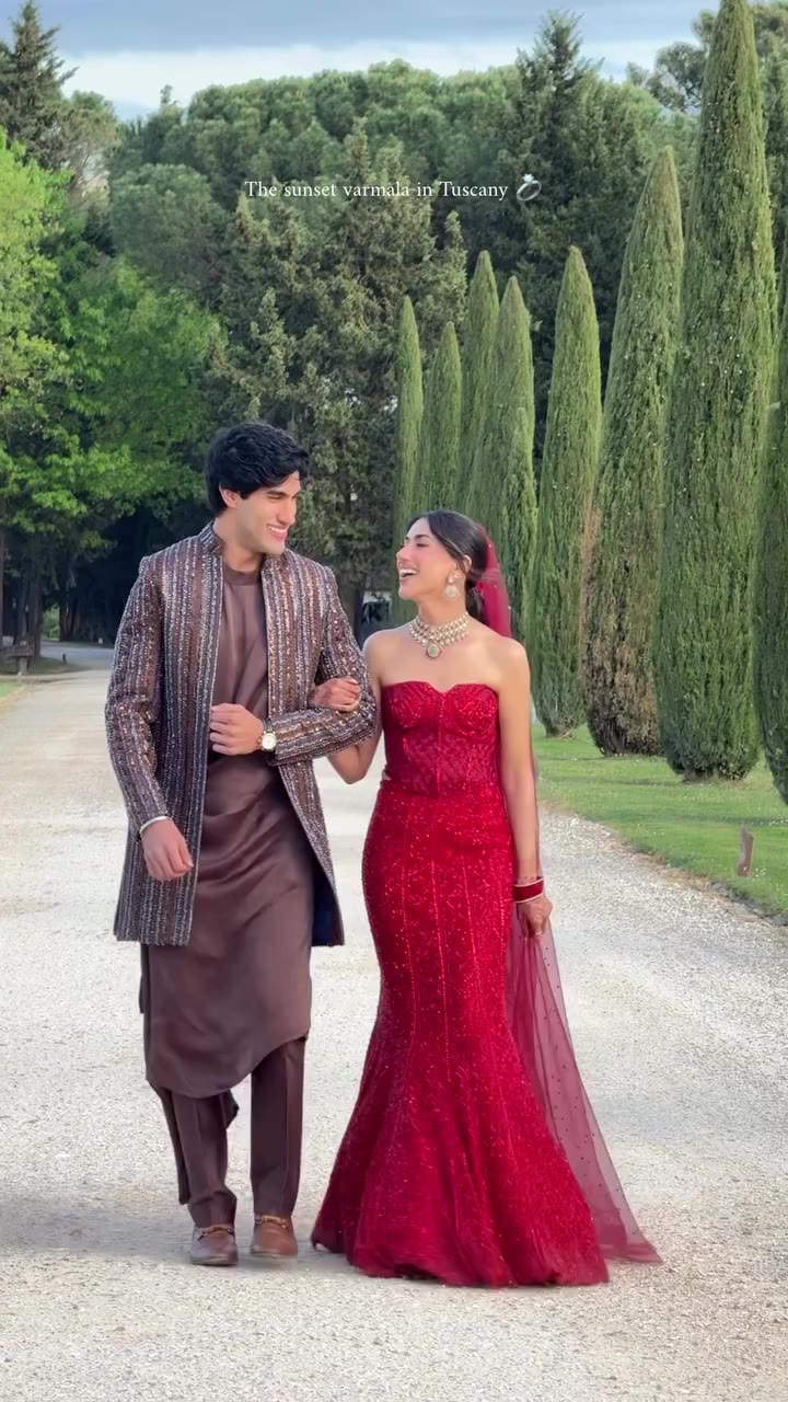 Moments from the dreamiest Varmala ceremony under the Tuscan sun 🧡 Isa bride…