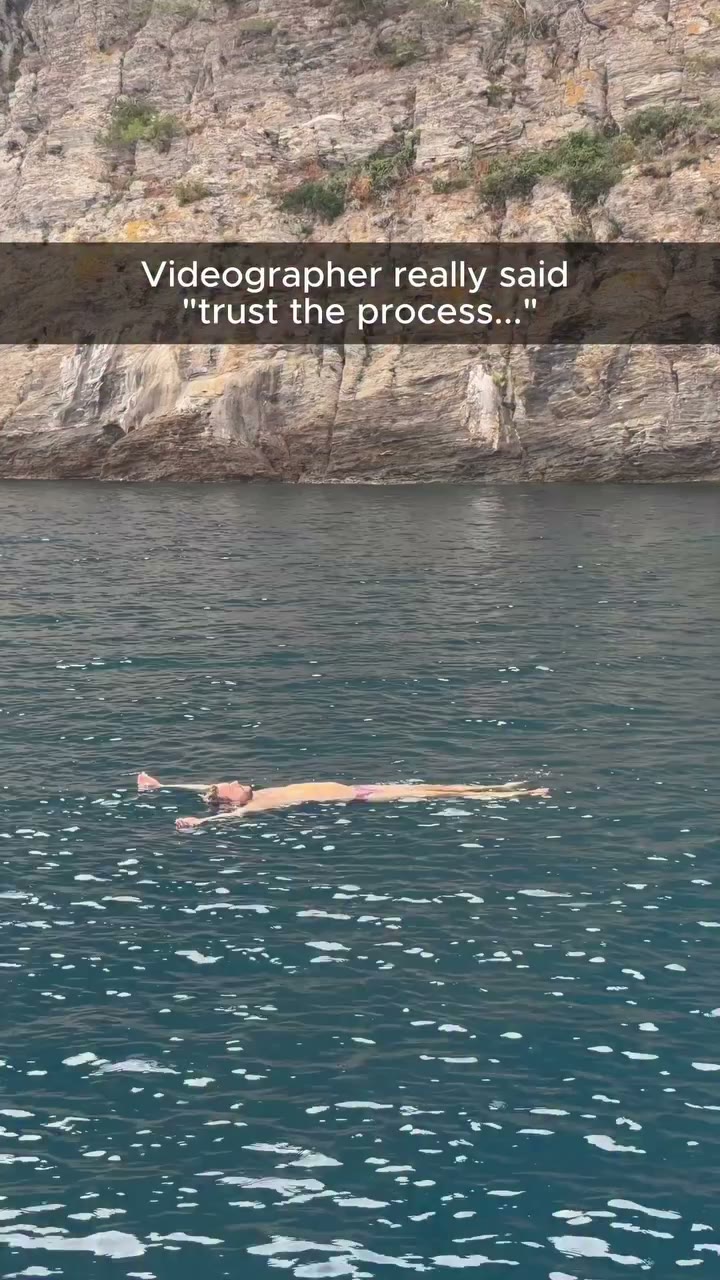 One last dip before Monday comes knocking ☀️🦜